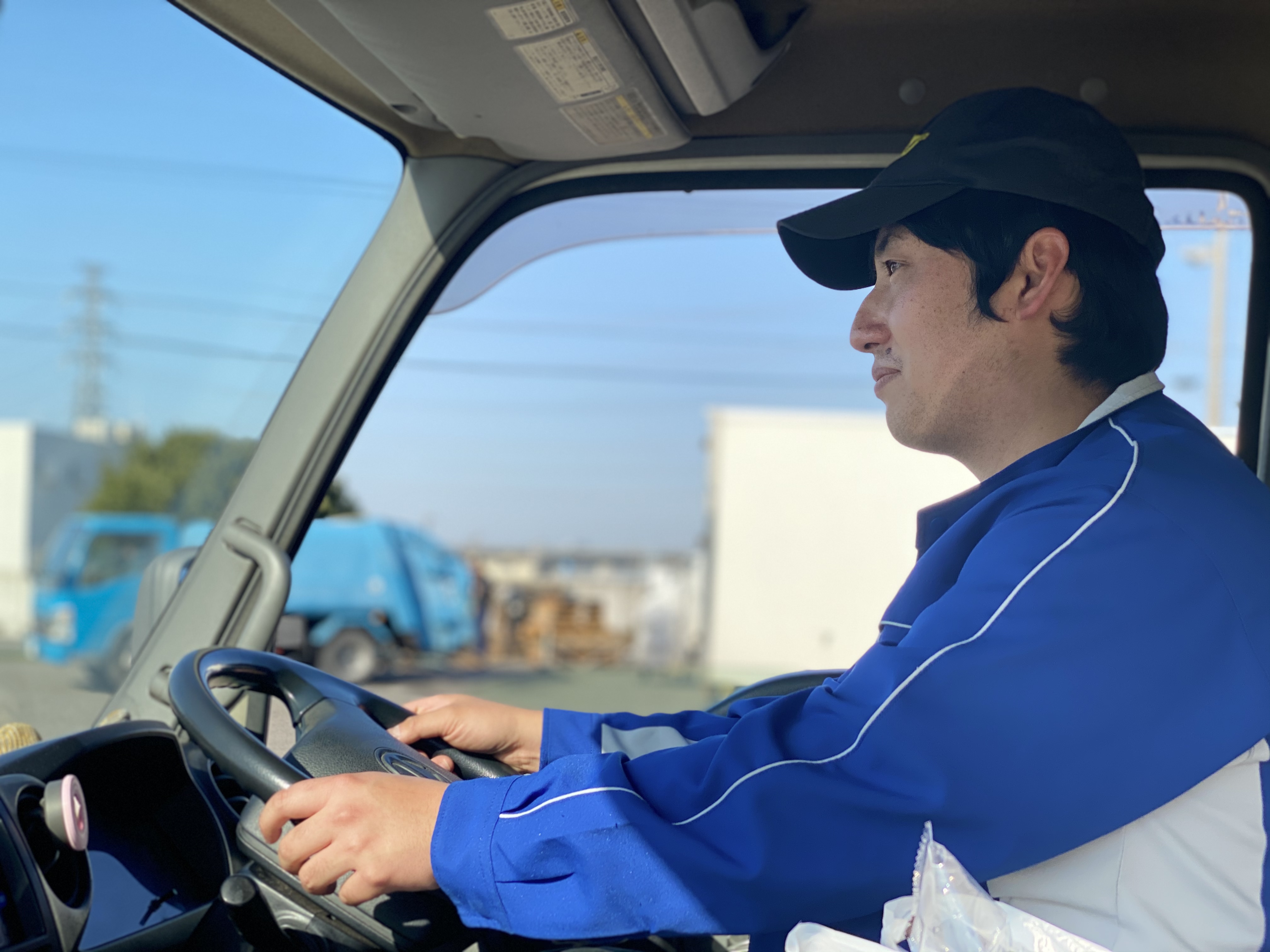 【中途正社員】小型トラックドライバー（トラック運転手）/三重県内の食品ルート配送／特長イメージ